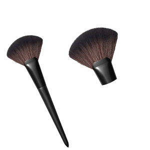 Pinceau à poudre Vegan Fluffy Fan Style plat avec manche en bois Cheveux synthétiques doux Nylon Plastique <span class=keywords><strong>Silicone</strong></span> Masque <span class=keywords><strong>de</strong></span> <span class=keywords><strong>fond</strong></span> <span class=keywords><strong>de</strong></span> <span class=keywords><strong>teint</strong></span> Application - Product Image 3