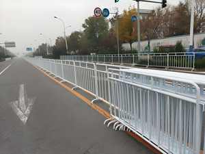 金属フレーム,カスタマイズされた亜鉛メッキ群衆制御道路交通障壁フェンス圧力処理木材自然タイプ - Product Image 4