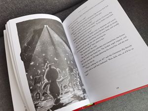 J.<span class=keywords><strong>K</strong></span>. Individua la storia del romanzo originale inglese del maiale della pace del maiale di Natale - Product Image 6