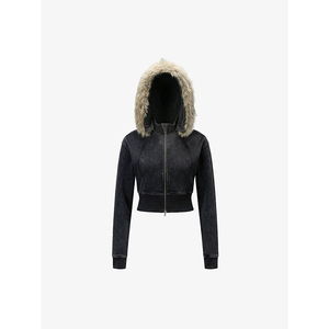 Sudadera con capucha corta para mujer, estilo Y2K grunge, color negro lavado, con capucha con ribete de piel desmontable, ideal para conciertos y ropa urbana de invierno. - Product Image 1
