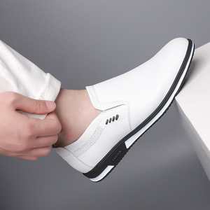 Mocassins en cuir blanc pour hommes, en cuir de vachette souple, respirants, chaussures plates, style décontracté pour le travail, été 2024 - Product Image 1