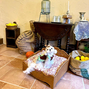Cama Pequeña para Mascotas de Madera Tallada de Estilo Antiguo y Exquisito para Perros y Gatos - Product Image 2