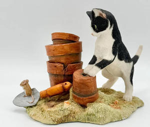 Figurine de chat noir et blanc vintage Sherratt et Simpson en polyrésine/résine avec souris et pots de plantes - Product Image 5
