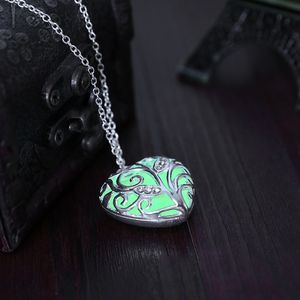 De plata de encanto de moda colgante corazón hueco medallón brillan en la oscuridad de la noche Collar para las mujeres - Product Image 4