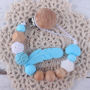 Nueva Cadena de dentición de alimentación de bebé personalizada, mordedor de pluma de haya, cadena de chupete de bebé, soporte infantil masticable de ganchillo, Clip de madera - Product Image 5