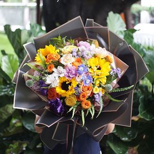 Papier d'emballage pour fleurs translucide imperméable avec bord doré et impression à chaud sur le bord du papier - Product Image 6
