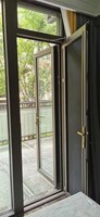 Porte battante en aluminium et bois sur mesure pour maison, villa, balcon, entrée de jardin avec moustiquaire, porte composite