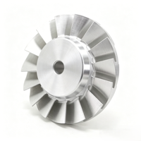Hélice en aluminium usinée CNC sur mesure avec alésage central et ailettes de refroidissement radiales pour applications de pompes ou de ventilateurs
