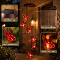 Décoration lumineuse solaire suspendue en forme d'oiseau rouge pour jardin et patio, vente en gros