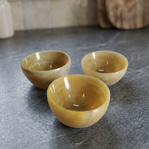 Juego de 3 Cuencos de Piedra Preciosa Redondos Pulidos y Tallados a Mano con Cristal de Citrino Natural, Decoración para el Hogar Estilo Wabi Sabi - Product Image 1