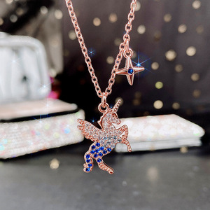 Collana con Ciondolo Unicorno Colorato per Donne, Design di Nicchia, Catena con Pegaso per la Clavicola - Product Image 5