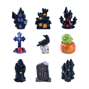 Nuevos productos transfronterizos de Weij: Muñeco de cuervo con forma de castillo de Halloween, accesorios decorativos colgantes para bricolaje, pequeño adorno de paisaje - Product Image 1