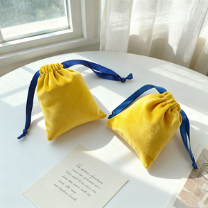 Petite pochette en velours de luxe avec logo personnalisé imprimé, pour colliers, boucles d'oreilles, bagues, sac anti-poussière à cordon - Product Image 1