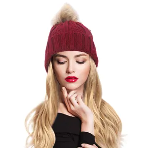 St Pabrik Harga Murah Grosir Fashion Wanita Musim Dingin Knit Beanie Cap Wig Pirang Panjang Rambut Sintetis Topi Wig untuk Wanita