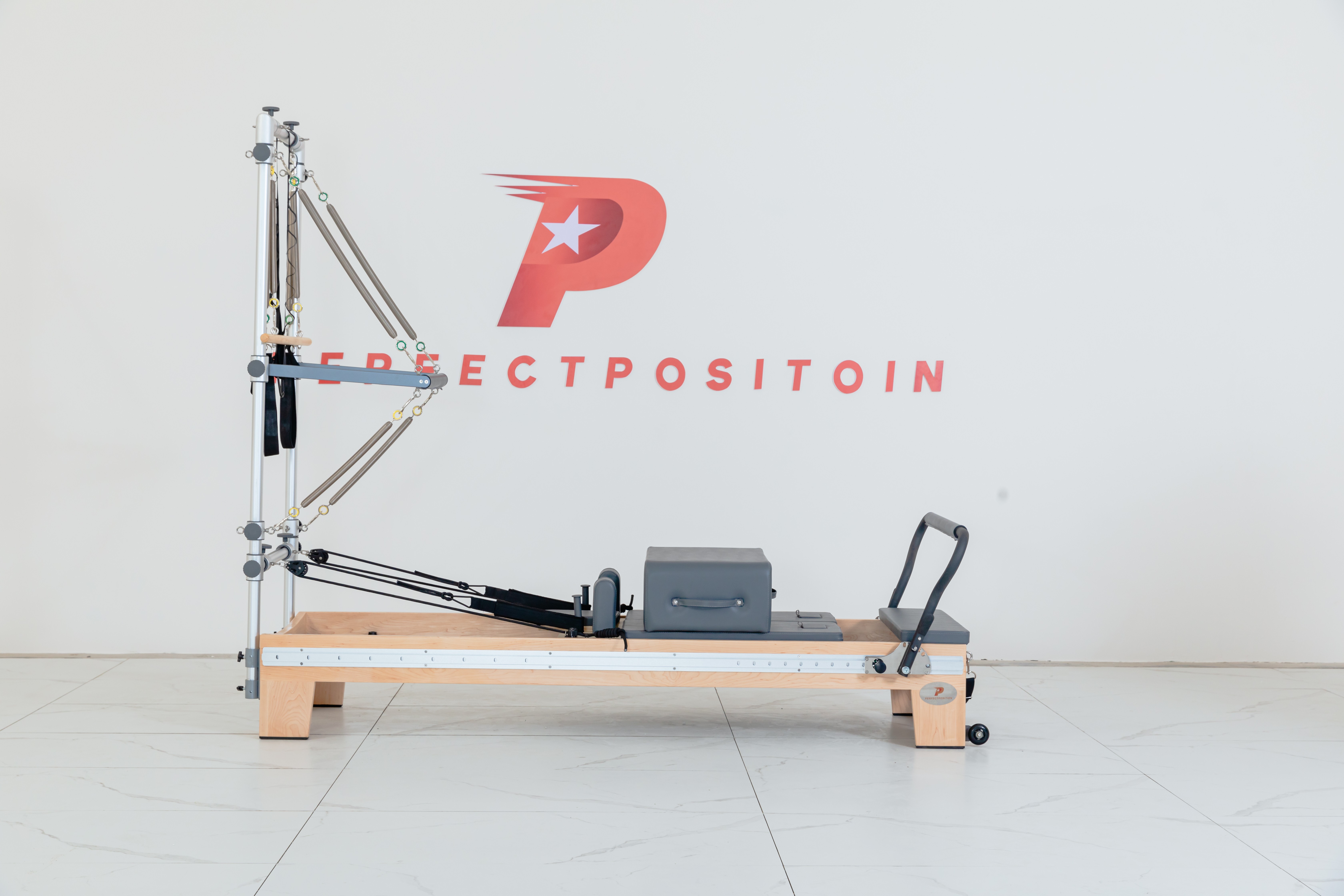 【新品】タワー付きリフォーマー Amazon.co.jp: Foverós ピラティス フィットネス リフォーマー