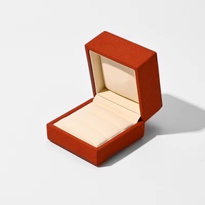 Caja de Joyería Roja de Microfibra FANXI con Logotipo Personalizado, Caja de Joyería de Lujo con Doble Anillo - Product Image 2