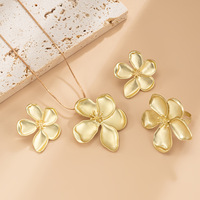 Elegante Vintage Vergoldete Metall-Blumen-Ohrstecker Legierung Täglicher Schmuck für Damen zum Jahrestag