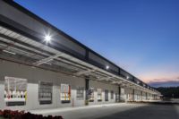 Entrepôt préfabriqué en structure métallique industrielle avec auvent et système de toiture en treillis métallique, bâtiment de fabrication d'atelier