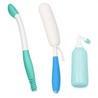 Brosse de bain portable en plastique à long manche pour nettoyage des hanches sans se pencher, outil d'assistance pour les toilettes, rinçateur périnéal, ensemble de trois pièces