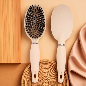 <span class=keywords><strong>Brosse</strong></span> à <span class=keywords><strong>cheveux</strong></span> à palette en gros d'usine avec poils <span class=keywords><strong>de</strong></span> <span class=keywords><strong>sanglier</strong></span> et <span class=keywords><strong>de</strong></span> nylon mélangés et poignée antidérapante pour <span class=keywords><strong>cheveux</strong></span> épais - Product Image 1