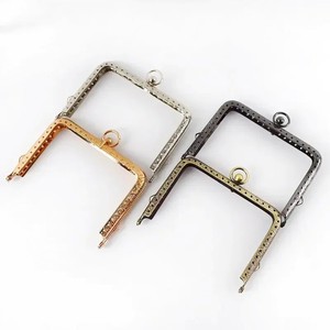 Meetee BS213 11cm DIY Handmade Sewing Bag Accessoires Embossed Alloy Square Bag Handles Wallet Purse Frame with Kiss Clasp - Product Image 5
