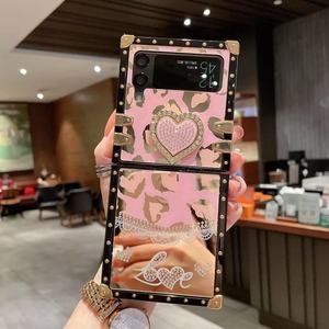 <span class=keywords><strong>Coque</strong></span> de téléphone antichoc pliable en acrylique de vente chaude pour <span class=keywords><strong>Z</strong></span> Flip3 Flip4 avec conception de diamant et couverture de bague de doigt - Product Image 2