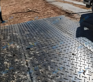 Tapis <span class=keywords><strong>de</strong></span> <span class=keywords><strong>protection</strong></span> du sol robuste et recyclable sur mesure, tapis <span class=keywords><strong>de</strong></span> route temporaire 4x8 en HDPE, <span class=keywords><strong>dalle</strong></span> <span class=keywords><strong>de</strong></span> pavage pour piste, service <span class=keywords><strong>de</strong></span> découpe - Product Image 6