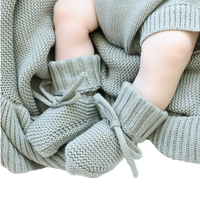 Vente chaude Personnalisé Couleur Unie Coton Doux Nouveau-Né Bébé Garçon Fille Blanc Tricot Chaussons Chaussettes D'hiver Chaussures Infantile