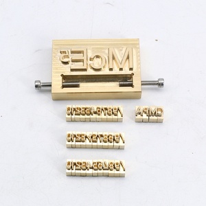 Outils en cuir personnalisés portables pour le marquage de la date, de l'heure, des chaussures, des savons, des logos, des tampons alphabétiques - Product Image 1