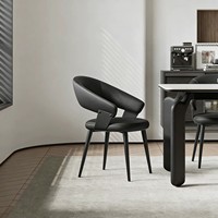Chaise de salle à manger moderne de style scandinave, luxueuse, écologique, durable et stable, avec finition en similicuir métallique et dossier rembourré pour