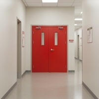 Porte coupe-feu simple battante en acier avec petit puits de vision pour couloirs d'escaliers et de bâtiments publics