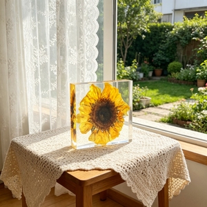 Presse-papiers en résine tournesol écologique personnalisable Décoration de bureau créative et cadeau souvenir pour la maison et le bureau - Product Image 2
