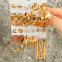 Nouvel ensemble de boucles d'oreilles créoles géométriques plaquées or tendance 2023 avec perles et pierres de cristal de luxe pour femme, idéal pour les soirées
