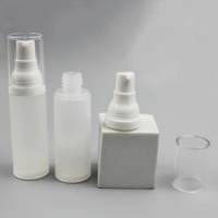 Flacon pompe sans air en PP givré de haute qualité 30 ml pour lotion, sérum et soins cosmétiques