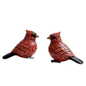 Ornement de jardin en résine de verre teinté rouge en forme d'oiseau cardinal, décoration extérieure de style traditionnel - Product Image 5