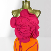 Robe Midi Élégante Anti-Plis à Col en V Sans Manches avec Grande Fleur Orange en Relief Rose Rouge – Vente en Gros Usine