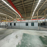Maison conteneur préfabriquée 40 pieds villa rangée avec terrasse toit avec salle de bain