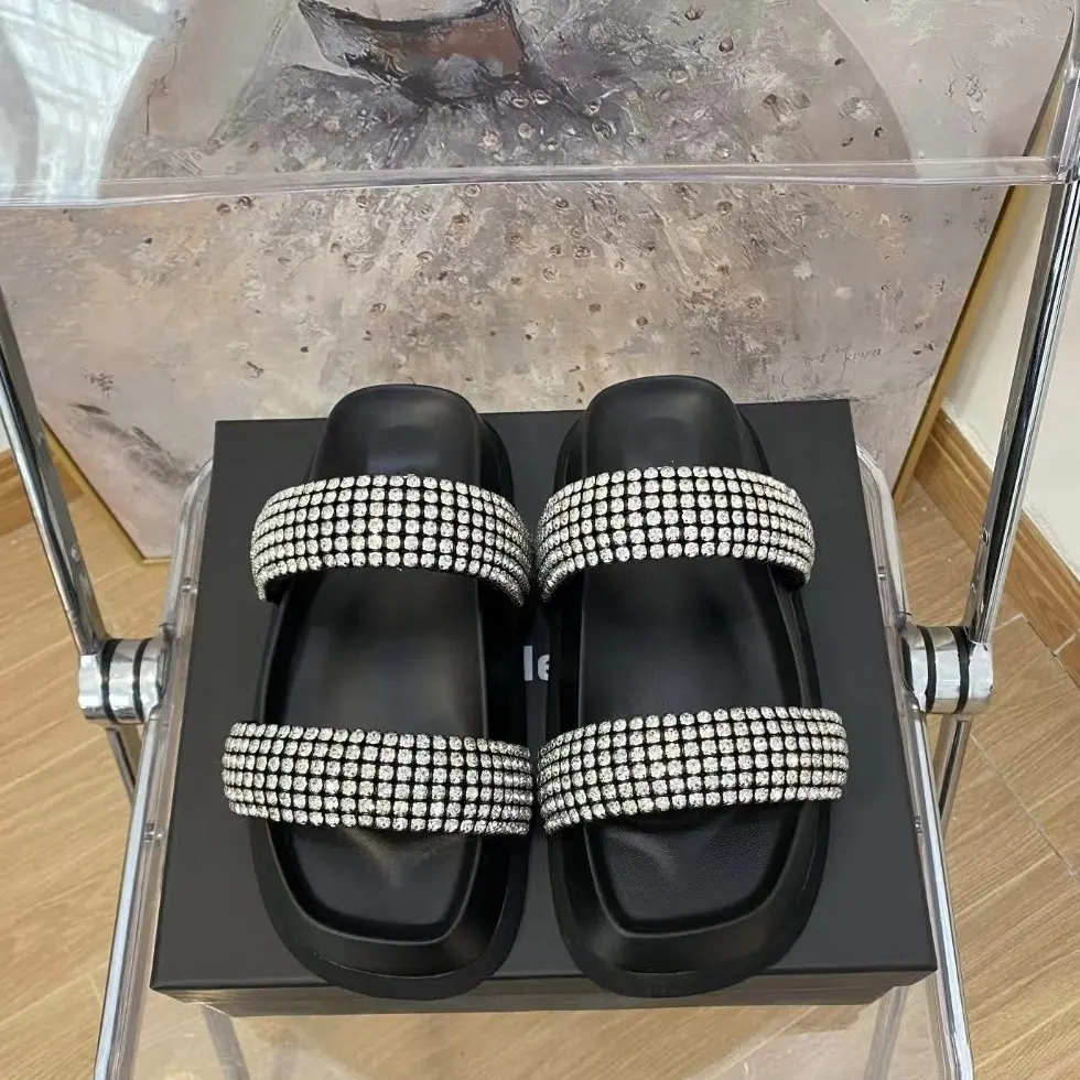 2024 dernier haut luxe en caoutchouc élégant plate-forme chaussures plat femme diapositives pantoufle plein diamant été sandales pour femmes et dames