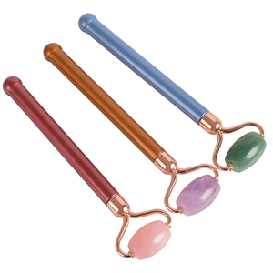 2019 amazon top seller <span class=keywords><strong>Cristal</strong></span> mélangé et quartz rose ensemble de rouleau, rouleau de jade pour visage avec chocolat poignée - Product Image 5