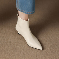 Sepatu Boots Kulit Sapi Hitam Wanita Model Runcing Hak Kitten Resleting Logo Custom Langsung dari Pabrik untuk Kantor Kasual Musim Dingin Modis