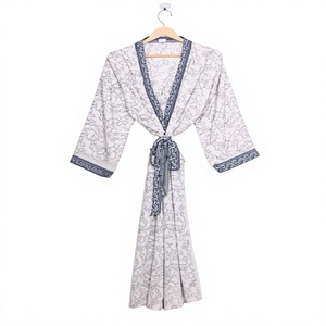 Elegante Vestido Japonés Blanco con Estampado Floral, Cuello en V, Cierre con Cordón, Manga Larga, Secado Rápido, Transpirable, Cómodo y Modesto - Product Image 1