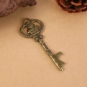 I-0080 Wholesale Antique Gold Silver Plated Metal <strong>Santa</strong> <strong>Key</strong> Christmas Decoration Supplies <strong>Santa</strong> Magic <strong>Key</strong> for Christmas Gifts - Product Image 2
