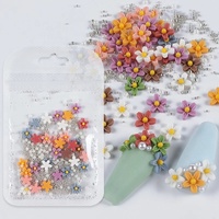 Cinq pétales fleur marguerite givré couleur jaune coeur fleur perle mélangée bricolage Nail Art charme bijoux décoration accessoires