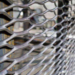 Filtres en treillis <span class=keywords><strong>m</strong></span>étallique expansé tissé en acier inoxydable, gamme de calibres polyvalente, résistants à l'escalade, durables aux intempéries, longue portée, sur mesure - Product Image 1