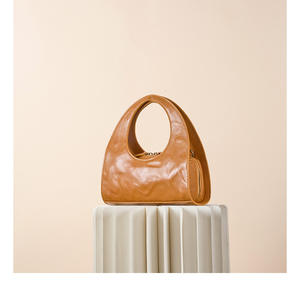 Bolso de Mujer de Cuero Genuino 2025, Nuevo Bolso Triangular, Bolso de Mano Moderno Tipo Baozi para Mamá - Product Image 5