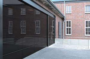 Portes de <span class=keywords><strong>garage</strong></span> roulantes automatiques/intelligentes en verre en aluminium sans cadre de villa moderne commerciale pour des maisons - Product Image 4
