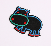 Écussons d'hippopotame brodés au design personnalisé accessoire de logo en tissu tissé thermocollant insigne de style à coudre pour chapeau sergé de transfert de chaleur