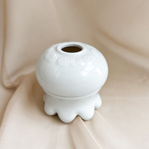 Masseur facial en céramique Gua Sha pour le grattage du visage et utilisation à l'eau chaude - Product Image 2