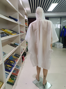 GRS Logo personnalisé d'usine Poncho de <span class=keywords><strong>pluie</strong></span> unisexe long adulte en <span class=keywords><strong>plastique</strong></span> EVA portable avec boutons et cordon de serrage <span class=keywords><strong>Cape</strong></span> de <span class=keywords><strong>pluie</strong></span> - Product Image 4