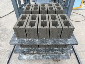 Chất Lượng Cao Gmt Interlock Khối Máy Làm Khay Cho Gạch Và <span class=keywords><strong>B</strong></span>ê Tông Xi Măng Sản Xuất <span class=keywords><strong>B</strong></span>án Hàng Nóng - Product Image 3